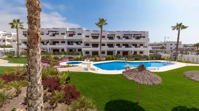 Vacaciones en apartamentos equipados y con piscina en la Costa de Almería