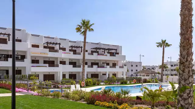 Vacaciones en apartamentos equipados y con piscina en la Costa de Almería