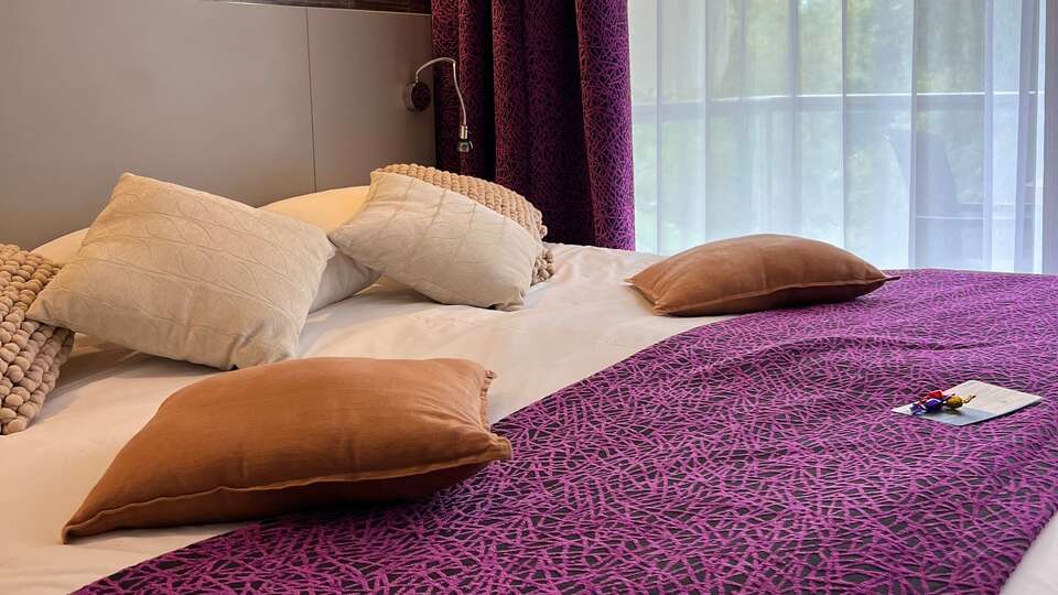 Escapade detente SPA avec vue sur les montagnes a Aix-les-Bains