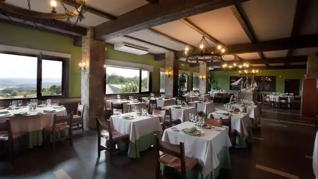 Dai il benvenuto al 2020 alle porte di A Coruña con cena, festa con open bar e brunch di Capodanno!