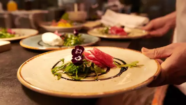 Profitez d'une nuitée unique avec un délicieux dîner de 3 plats