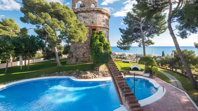 Koppeluitje in een 4-sterrenhotel in Castelldefels met romantisch diner en spa inbegrepen