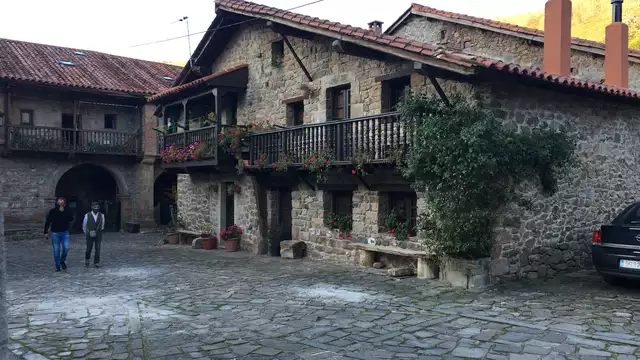 Desconexion rural con una cena tipica en Cabezon de la Sal