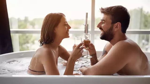 Escapada romántica insólita con champán y jacuzzi en la terraza a 1 hora y 30 minutos de Toulouse.