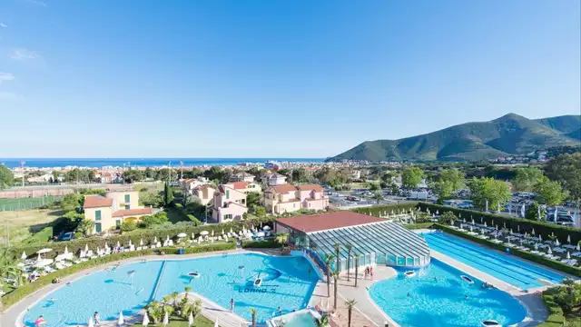 Bilocale per 4 persone in un family resort al mare in Liguria
