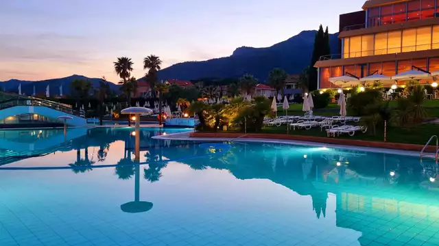 Soggiorno con cena in resort sul mare a Loano