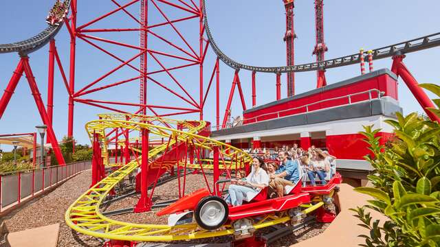 Familie-uitje met halfpension en met tickets voor PortAventura Park en Ferrari Land in een 4-sterrenhotel