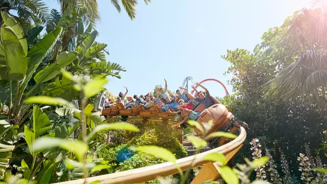 Aventure et détente : avec des billets pour PortAventura et dans un hôtel pour adultes uniquement.