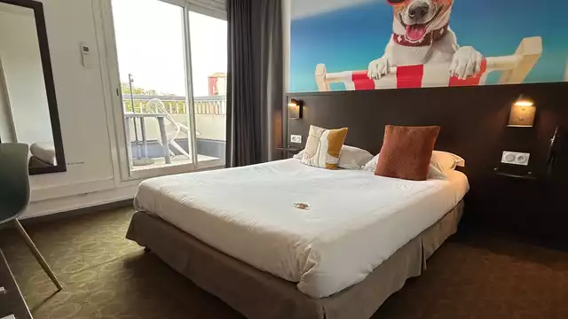 Escapada con champán en el puerto de Cap d'Agde.