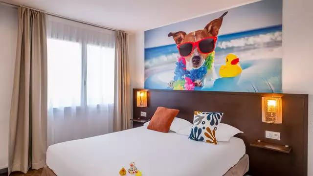 Escapada con champán en el puerto de Cap d'Agde.