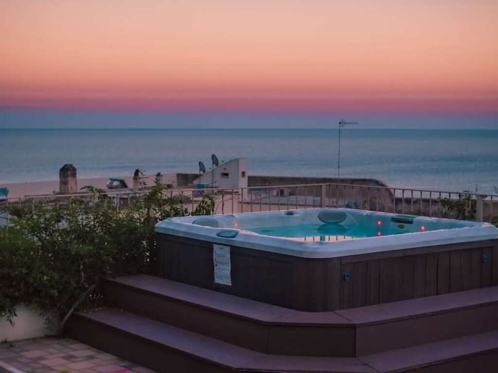 Est Hotel - Escapade en bord de mer dans les Pouilles avec accès au bains à remous - 4* - 1
