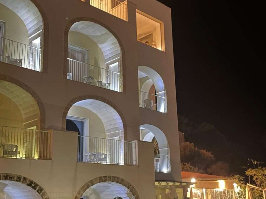Est Hotel - Escapade en bord de mer dans les Pouilles avec accès au bains à remous - 4* - 7