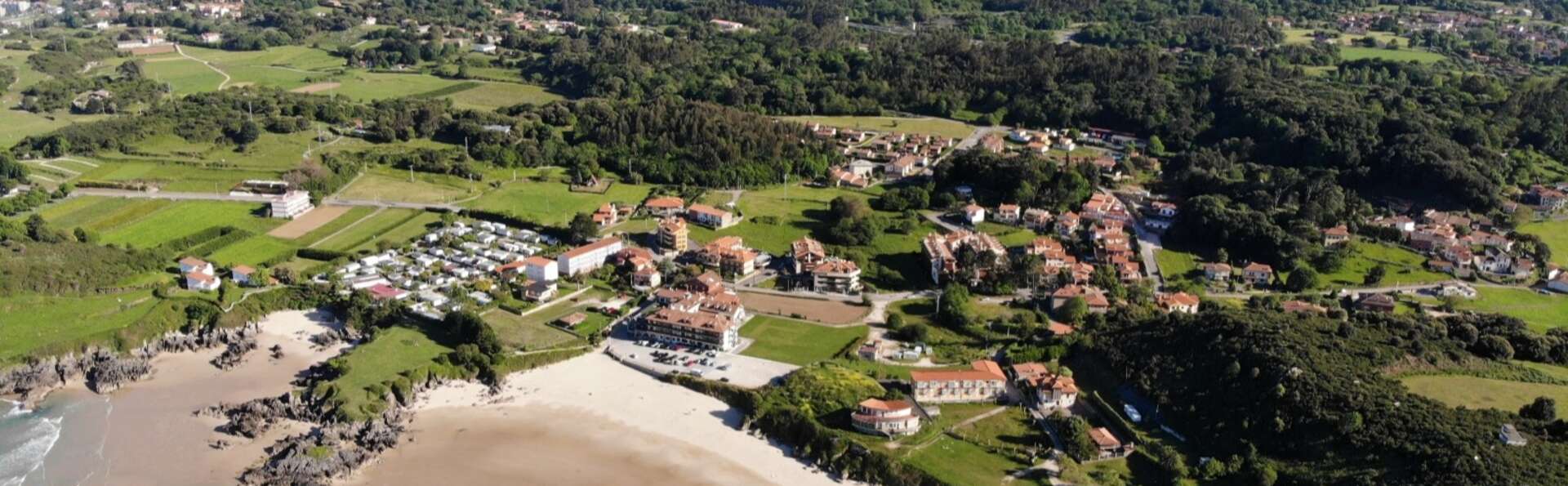 Emplacement exceptionnel : une évasion à 100 mètres de la plage de Barro, à Llanes
