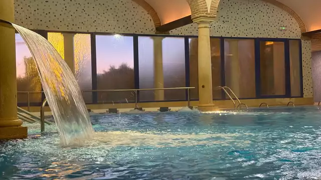 Circuit thermal et demi-pension inclus dans ce magnifique établissement thermal.
