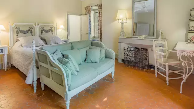 Estancia en un establecimiento con encanto en el corazón de los viñedos.