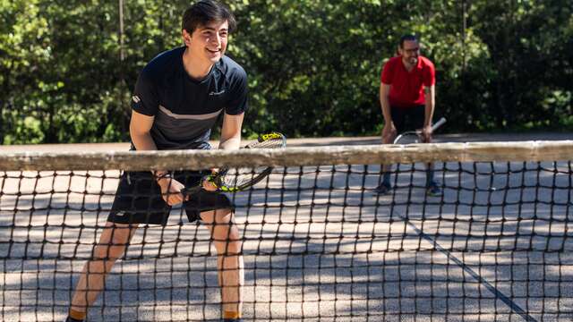 accès au court de tennis