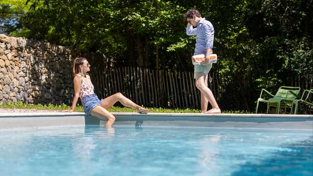 Accès à la piscine extérieure