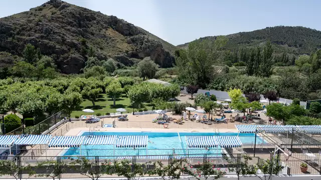 Relax en Balneario con piscina termal, haloterapia y descuento en noches extra