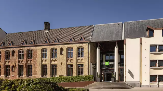 Visita il centro di Bruges e goditi una cena di 3 portate