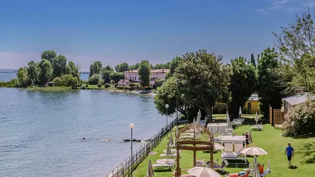 Hotel aan het meer in Desenzano del Garda met zwembad en privéstrand