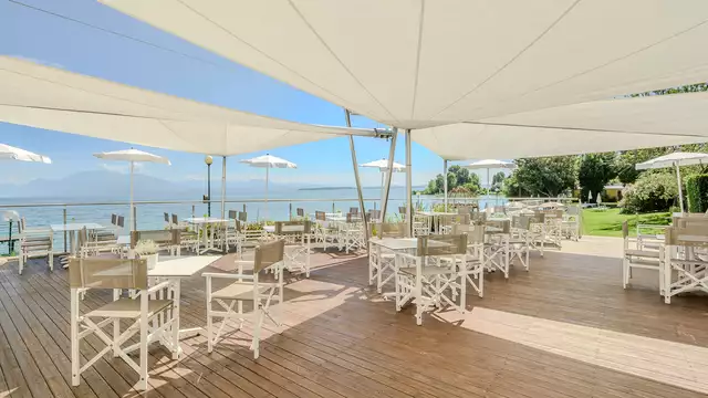 Hotel aan het meer in Desenzano del Garda met zwembad en privéstrand