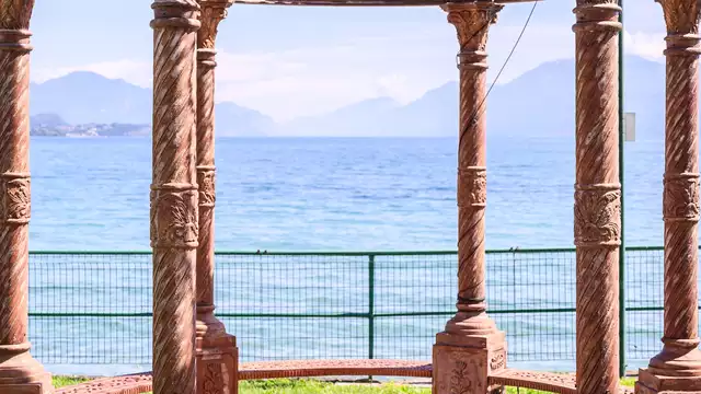 Hotel aan het meer in Desenzano del Garda met zwembad en privéstrand
