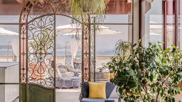 Hotel aan het meer in Desenzano del Garda met zwembad en privéstrand