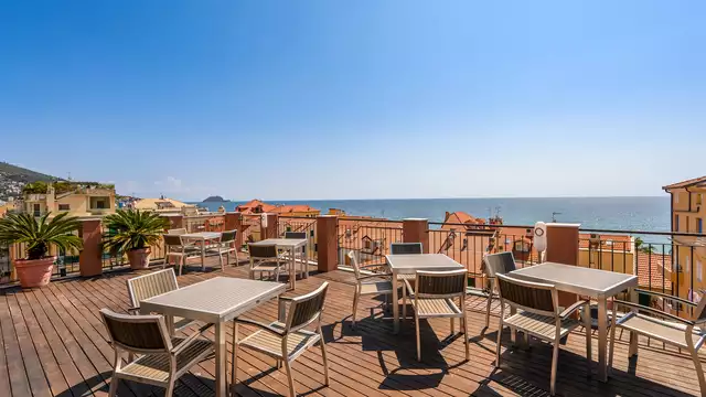 Hotel frontemare ad Alassio in camera quadrupla con balcone