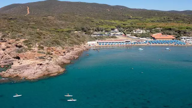 Vacaciones en un complejo turístico de la costa toscana con pensión completa