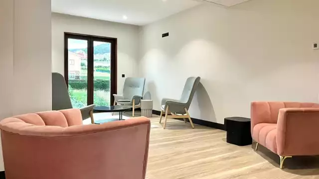 Escapade romantique avec baignoire d'hydromassage sur la côte de Lugo.