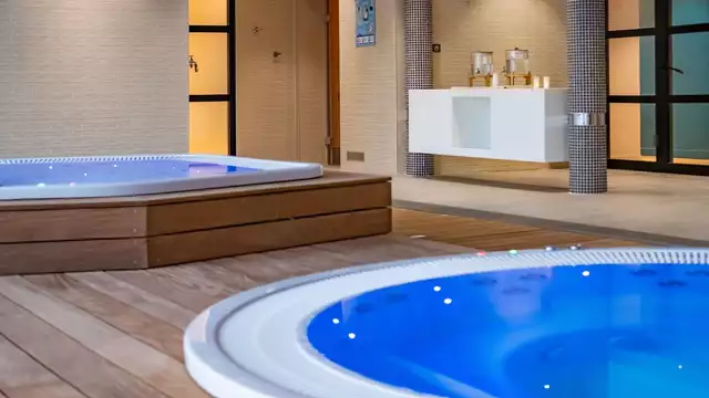 Fuga spa e massaggio di coppia con terrazza vista Golf vicino a Versailles.
