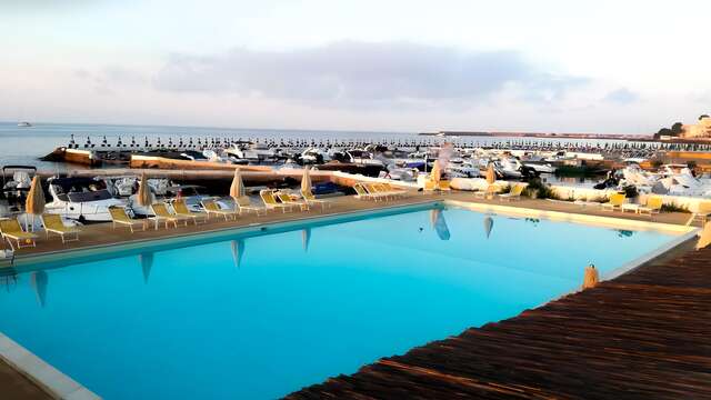 Accès à la piscine extérieure