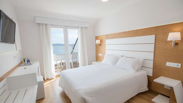 Habitación doble clásica vista al mar