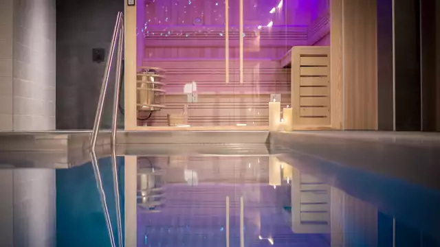 Romantiek in suite en wijnproeverij in de Elzasser wijngaard in Ribeauvillé.