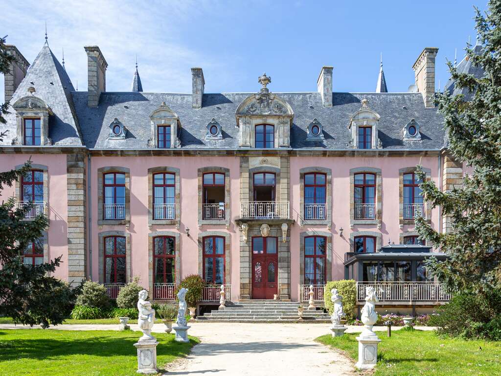 Séjour dans un chateau et découverte du zoo et jardins de la la Bourbansais - 4* - 2