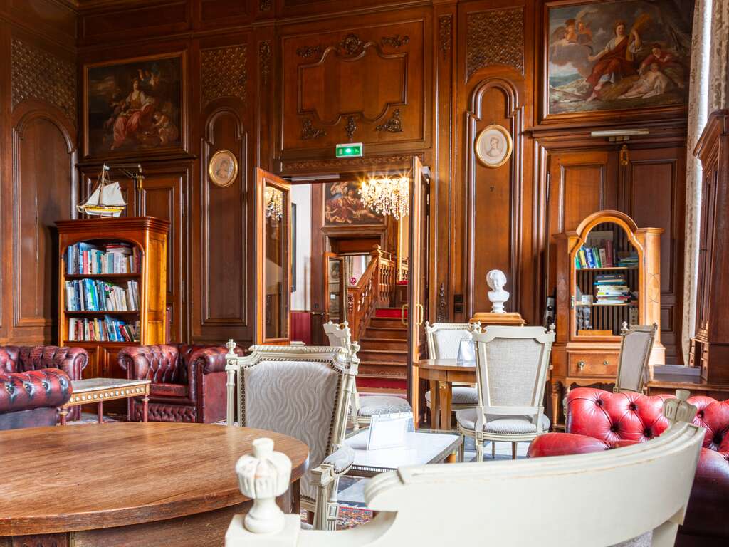 Séjour dans un chateau et découverte du zoo et jardins de la la Bourbansais - 4* - 13