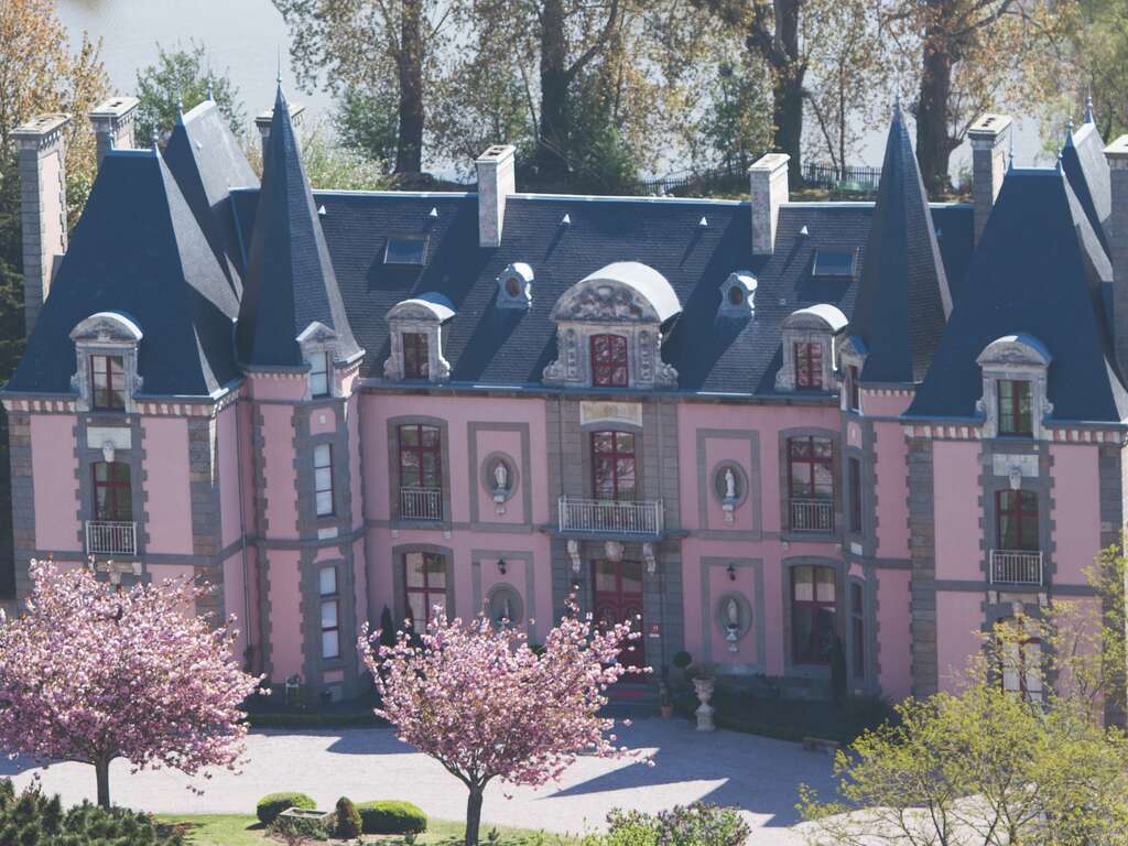 Séjour dans un chateau et découverte du zoo et jardins de la la Bourbansais - 4* - 26