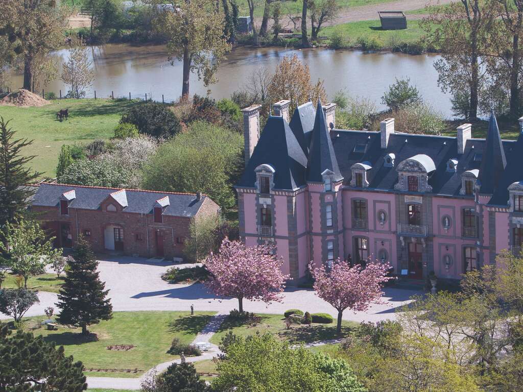 Séjour dans un chateau et découverte du zoo et jardins de la la Bourbansais - 4* - 5