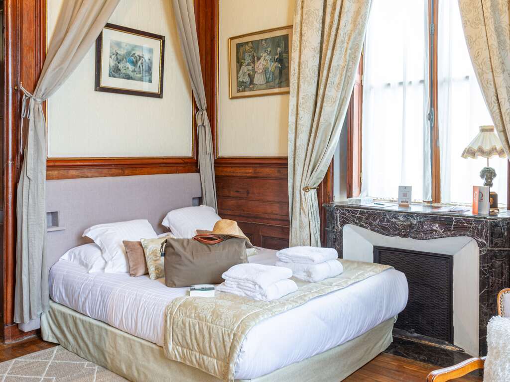 Séjour dans un chateau et découverte du zoo et jardins de la la Bourbansais - 4* - 29