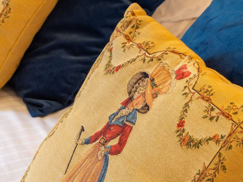 Séjour dans un chateau et découverte du zoo et jardins de la la Bourbansais - 4* - 21