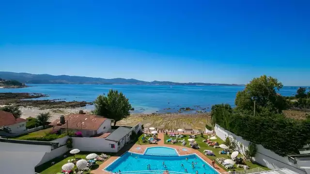 Escapada relax con acceso a spa en primera línea de playa de Sanxenxo
