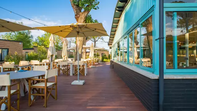 Weekend in Milano Marittima in een stacaravan met ontbijt, zwembad en privéstrand