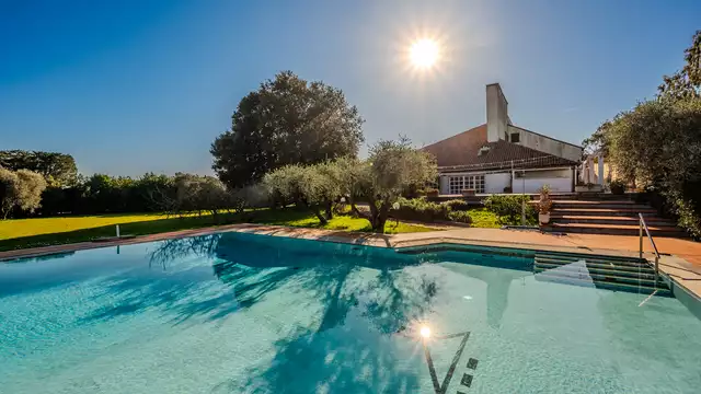 Hotel en Sarzana, Liguria, con piscina exterior y desayuno