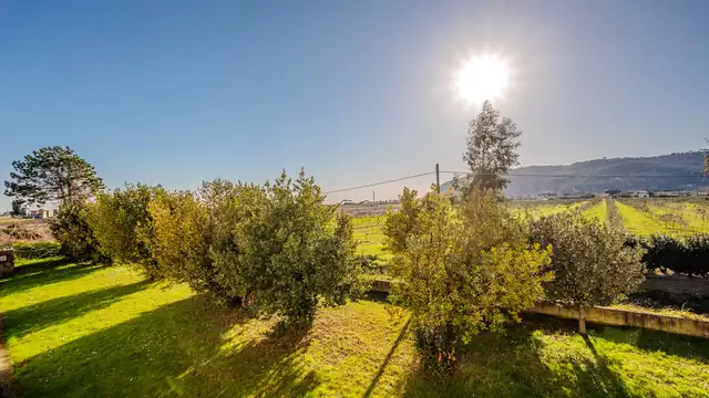 Vacaciones en habitación triple en Liguria con piscina y playa privada