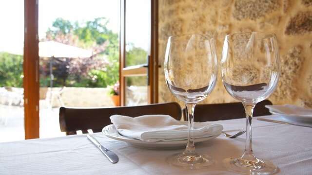 Escapade romantique à O Valadouro avec dîner pour deux.