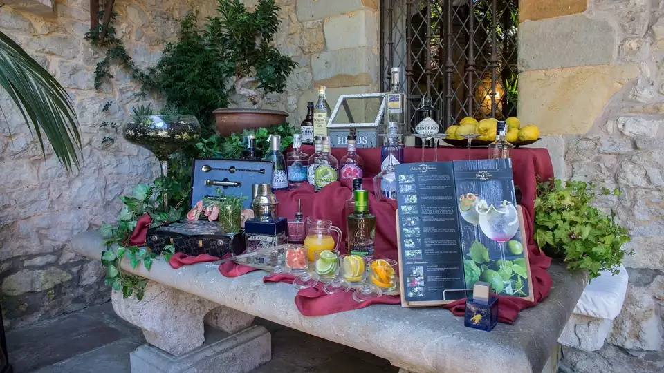 Decouvrez Santillana del Mar dans un hotel avec gin tonic et jacuzzi a partir de nuits
