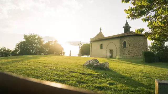 Escapada romántica con bañera de hidromasaje y vistas a Vercors.