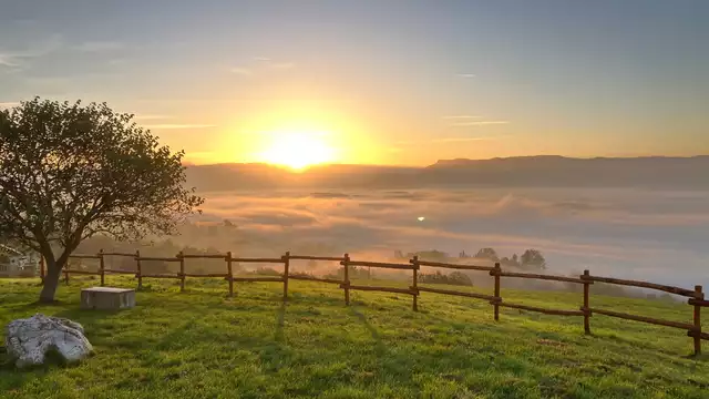Escapada romántica con bañera de hidromasaje y vistas a Vercors.