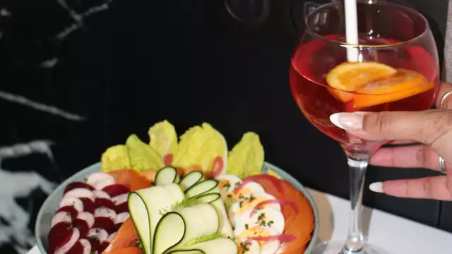 Disfruta de París en un 4* de diseño con cócteles, tapas y salida tardía