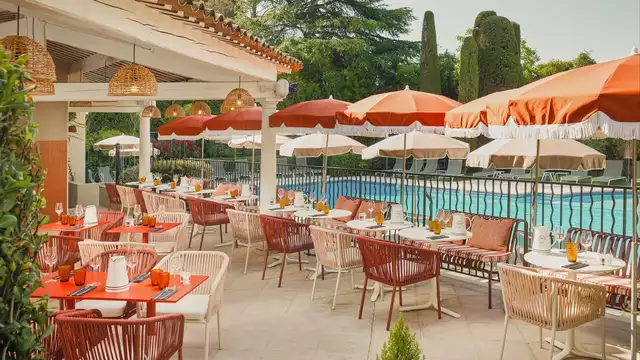 Profitez d'une expérience unique avec diner & champagne à Mougins